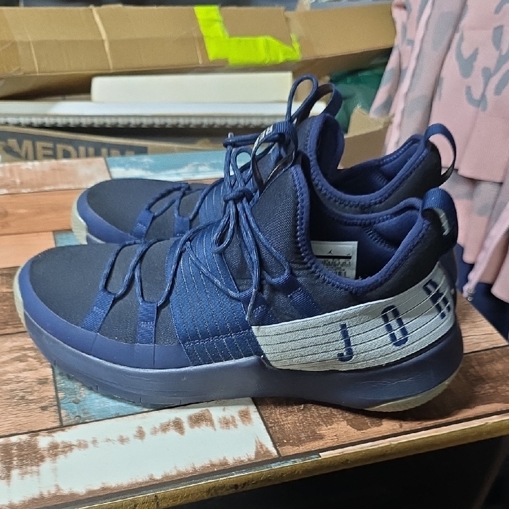 Mens NIKE Trainer Pro-Midnight Navy Size 11.5